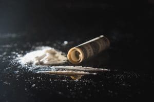 10 bivirkninger av amfetamin – fra første dose til langvarige skader 13 Psykiske bivirkninger av amfetamin – angst, depresjon og psykose